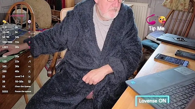 Adamdaddybear online show from November 16, 9:37 am