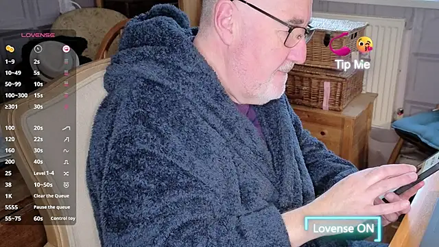 Adamdaddybear online show from November 27, 8:27 am