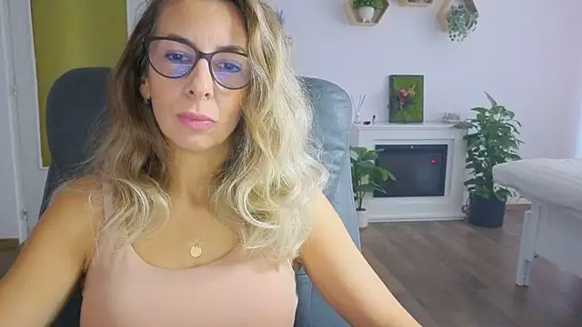 SukyGirl online show from October 31, 8:04 am