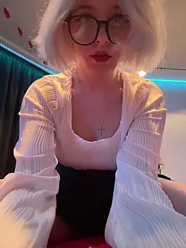 XMelissaX online show from March 8, 7:50 pm