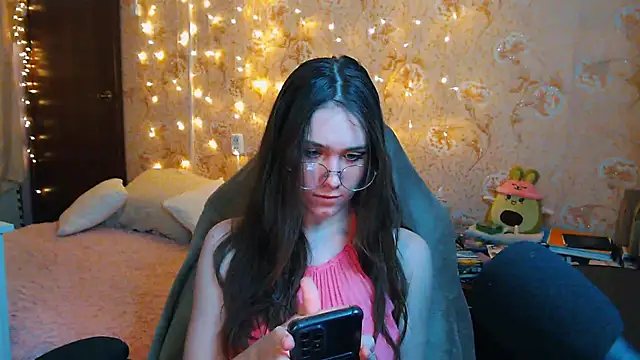 fluffy kitty  online show from January 7, 7:27 pm