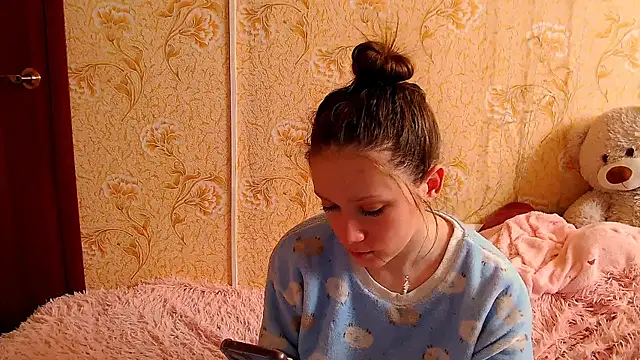 fluffy kitty  online show from March 6, 8:44 am