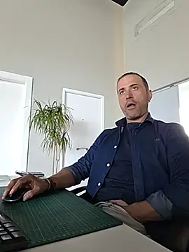 Snapshot of Lucas___81 chatting on May 9, 9:47 am Lucas 81 online show from May 9, 9:47 am