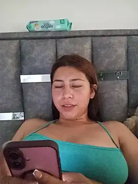 Snapshot of Sara_Brownx chatting on June 23, 9:13 pm Sara Brownx online show from June 23, 9:13 pm