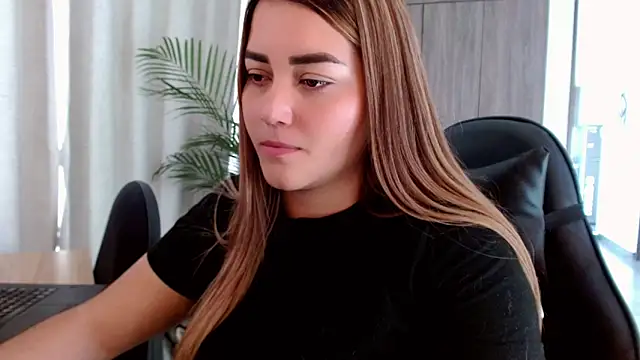 Lucia star   online show from January 17, 8:45 pm