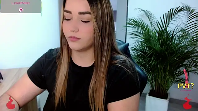 Snapshot of Lucia_star__ chatting on April 6, 2:29 pm Lucia star online show from April 6, 2:29 pm