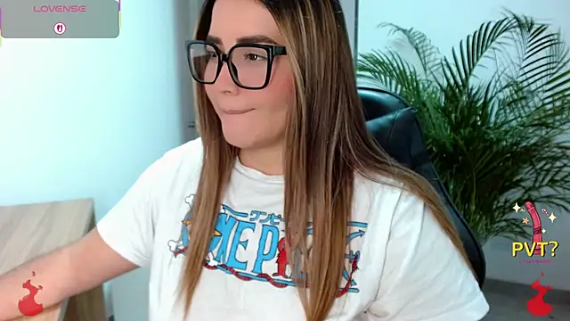 Snapshot of Lucia_star__ chatting on April 7, 8:20 pm Lucia star online show from April 7, 8:20 pm