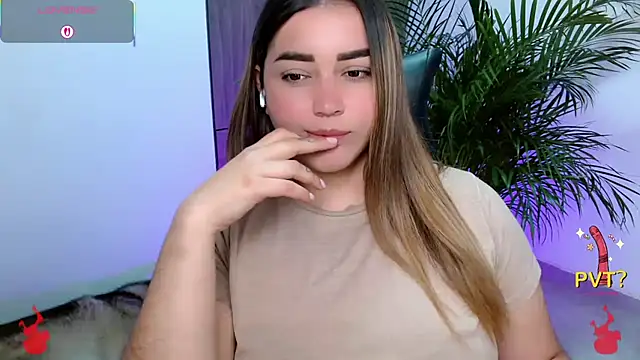 Snapshot of Lucia_star__ chatting on June 28, 1:22 am Lucia star online show from June 28, 1:22 am
