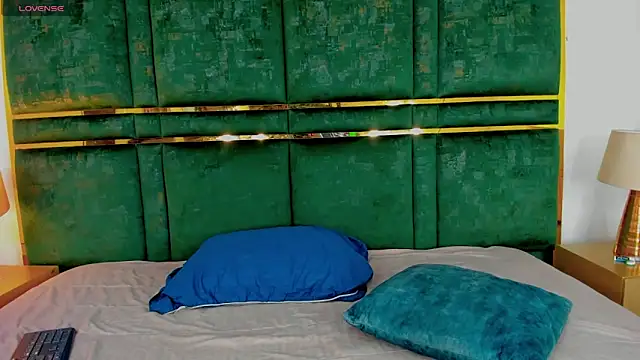 Snapshot of Latrellx7 chatting on January 23, 3:32 pm Latrellx7 online show from January 23, 3:32 pm