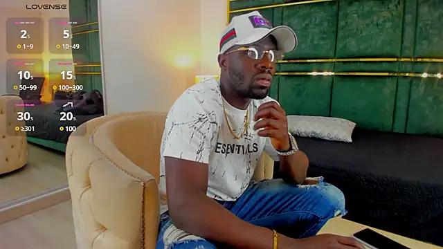 Snapshot of Latrellx7 chatting on February 3, 10:47 am Latrellx7 online show from February 3, 10:47 am