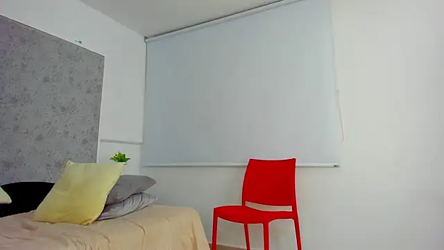 Snapshot of Latrellx7 chatting on February 27, 2:43 pm Latrellx7 online show from February 27, 2:43 pm