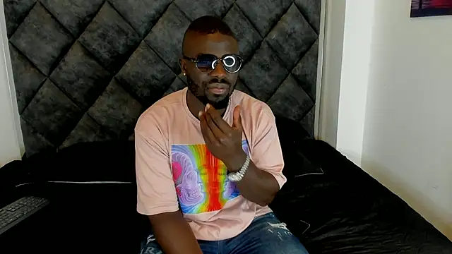 Snapshot of Latrellx7 chatting on October 11, 3:28 am Latrellx7 online show from October 11, 3:28 am