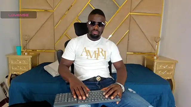 Snapshot of Latrellx7 chatting on October 27, 3:10 am Latrellx7 online show from October 27, 3:10 am