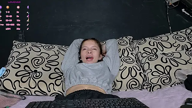 Snapshot of sweetdam12 chatting on November 5, 8:53 pm sweetdam12 online show from November 5, 8:53 pm