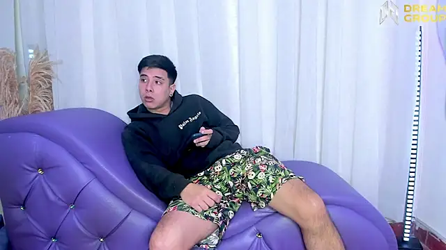 Snapshot of Yourslust_ chatting on October 24, 1:18 pm Yourslust online show from October 24, 1:18 pm