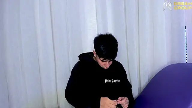 Snapshot of Yourslust_ chatting on October 27, 8:13 pm Yourslust online show from October 27, 8:13 pm