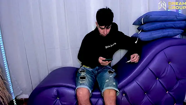 Snapshot of Yourslust_ chatting on October 31, 10:00 pm Yourslust online show from October 31, 10:00 pm