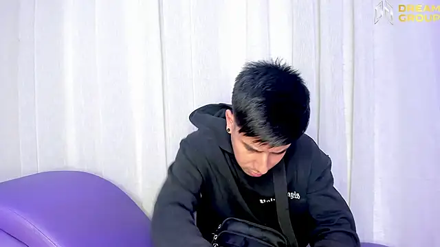 Snapshot of Yourslust_ chatting on November 2, 1:24 pm Yourslust online show from November 2, 1:24 pm