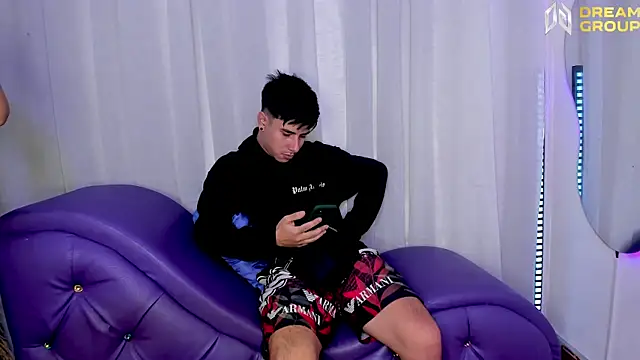 Snapshot of Yourslust_ chatting on November 3, 1:34 pm Yourslust online show from November 3, 1:34 pm