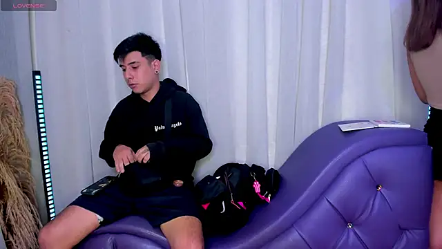 Snapshot of Yourslust_ chatting on November 7, 7:58 pm Yourslust online show from November 7, 7:58 pm