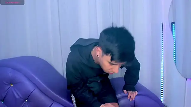 Snapshot of Yourslust_ chatting on November 9, 1:42 pm Yourslust online show from November 9, 1:42 pm