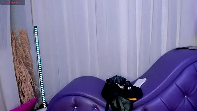 Snapshot of Yourslust_ chatting on November 10, 7:57 pm Yourslust online show from November 10, 7:57 pm