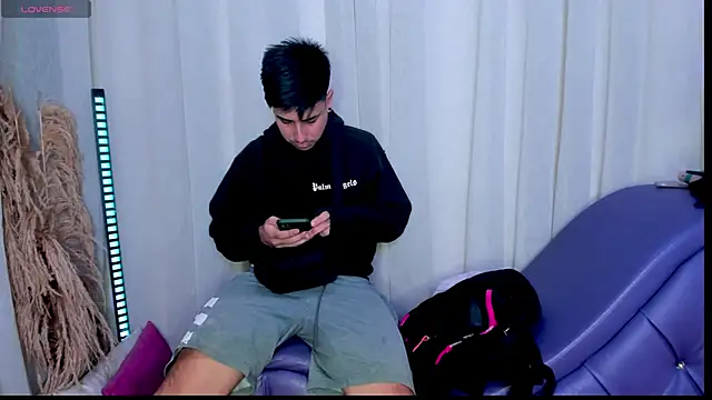 Snapshot of Yourslust_ chatting on November 17, 7:41 pm Yourslust online show from November 17, 7:41 pm