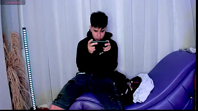 Snapshot of Yourslust_ chatting on November 20, 7:35 pm Yourslust online show from November 20, 7:35 pm