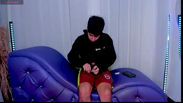 Snapshot of Yourslust_ chatting on November 22, 1:21 pm Yourslust online show from November 22, 1:21 pm