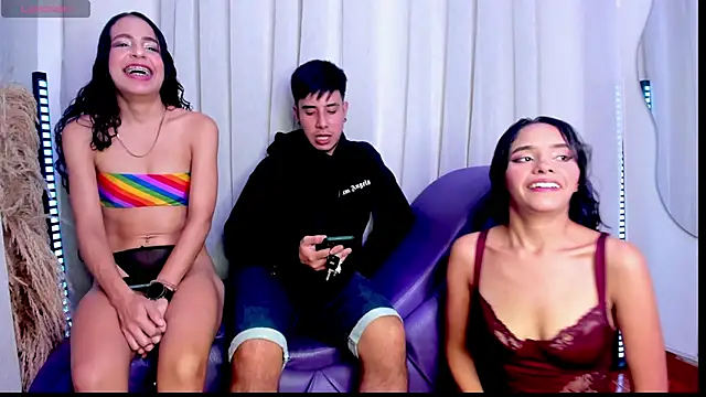 Snapshot of Yourslust_ chatting on November 24, 2:11 am Yourslust online show from November 24, 2:11 am