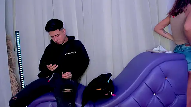 Snapshot of Yourslust_ chatting on December 13, 7:53 pm Yourslust online show from December 13, 7:53 pm