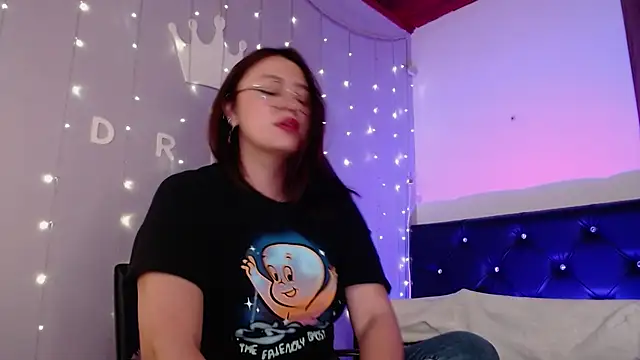 Snapshot of sweet_valery21 chatting on December 10, 1:54 am sweet valery21 online show from December 10, 1:54 am