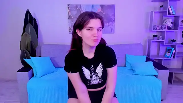 Snapshot of BonneyLove chatting on December 4, 10:30 pm BonneyLove online show from December 4, 10:30 pm