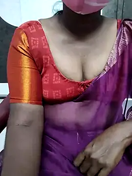 Snapshot of Indiandolly23 chatting on March 18, 8:14 am Indiandolly23 online show from March 18, 8:14 am