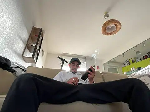 Rebeu313 online show from February 14, 2:33 pm