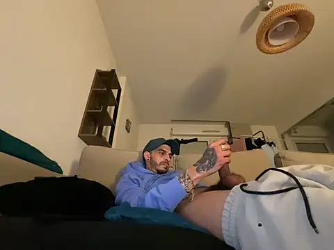 Rebeu313 online show from February 21, 9:43 pm