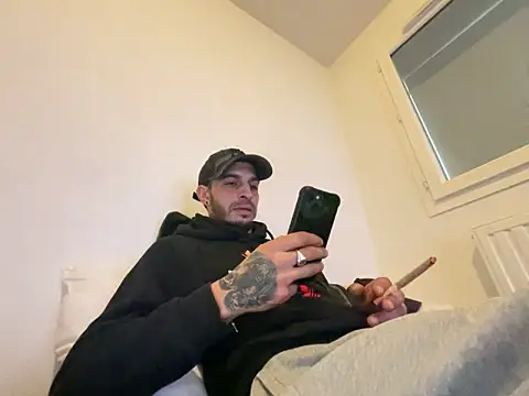 Rebeu313 online show from January 18, 2:43 pm