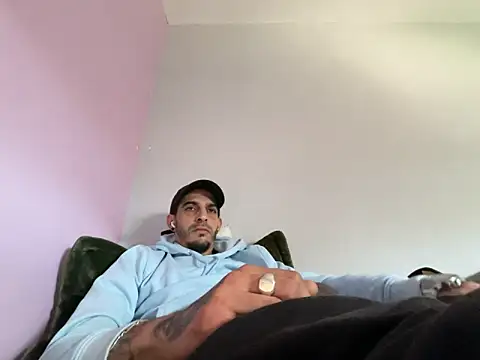 Rebeu313 online show from February 8, 3:26 pm