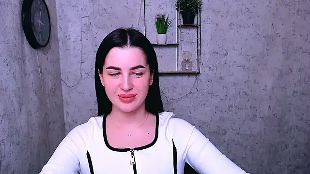 Snapshot of DivaKaily_ chatting on February 6, 9:32 am DivaKaily  online show from February 6, 9:32 am