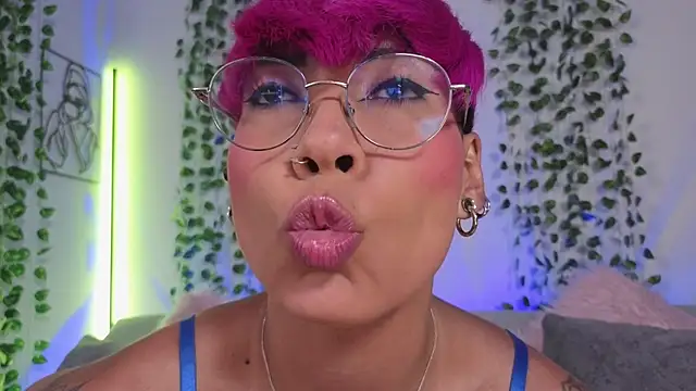 MiaMorgan  online show from April 28, 2:55 pm
