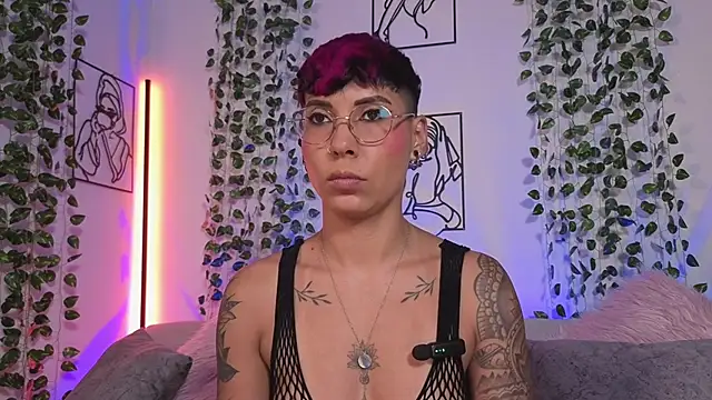 MiaMorgan  online show from May 4, 2:35 pm