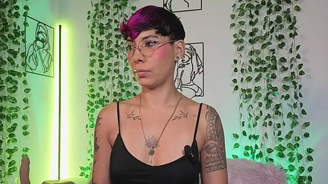 Snapshot of MiaMorgan_ chatting on May 21, 1:29 pm MiaMorgan online show from May 21, 1:29 pm