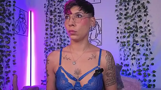 Snapshot of MiaMorgan_ chatting on May 27, 2:25 pm MiaMorgan online show from May 27, 2:25 pm