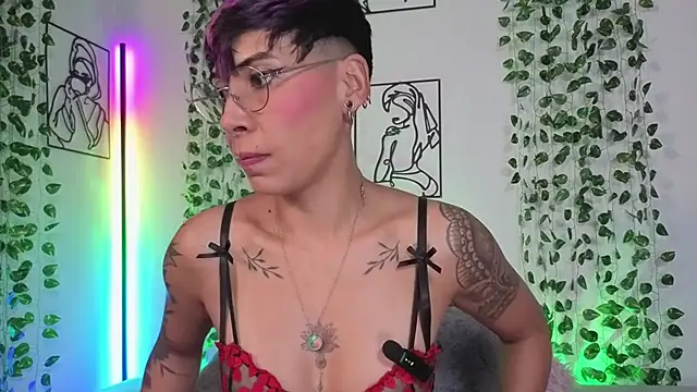Snapshot of MiaMorgan_ chatting on June 12, 3:33 pm MiaMorgan online show from June 12, 3:33 pm