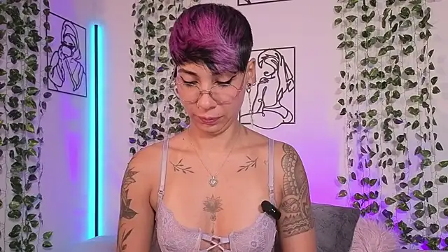 Snapshot of MiaMorgan_ chatting on June 20, 2:53 pm MiaMorgan online show from June 20, 2:53 pm