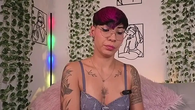 Snapshot of MiaMorgan_ chatting on July 2, 1:50 pm MiaMorgan online show from July 2, 1:50 pm