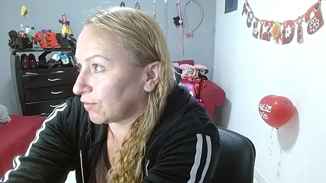 emperabigbootybigass online show from February 26, 12:25 pm