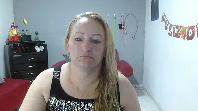 emperabigbootybigass online show from March 3, 6:33 pm