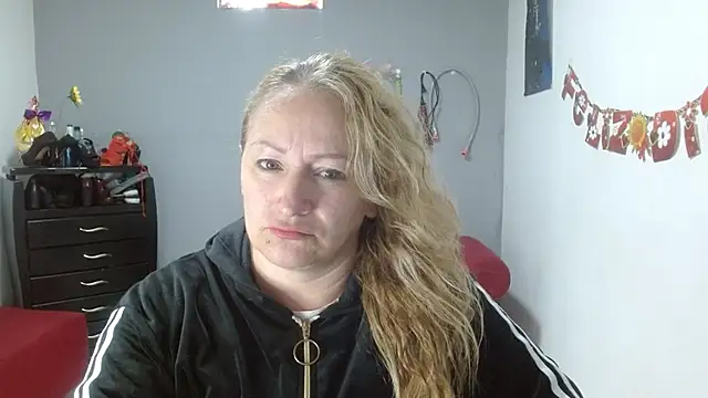 emperabigbootybigass online show from March 11, 12:17 pm