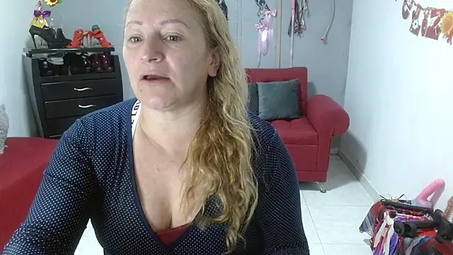 emperabigbootybigass online show from March 13, 12:35 pm